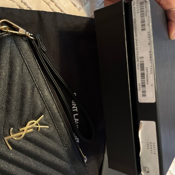 CASSANDRE MATELASSÉ LARGE POUCH IN GRAIN DE POUDRE LEATHER
BLACK. - Picture 8 of 10